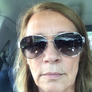 Meet your Posher, Leianne